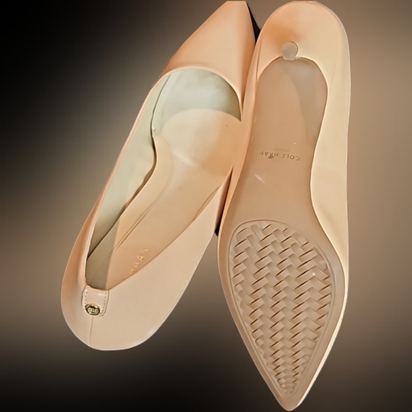 Cole Haan's Go-To Park brushed leather pumps size 8 - Picture 6 of 6